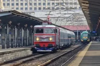 Călătorie lungă și dificilă pentru pasagerii trenului internațional Dacia