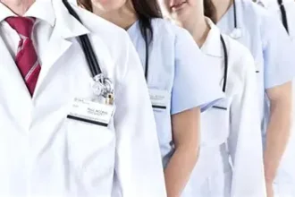 Rezidenții ar putea primi bani pentru gărzi din primul an de studiu