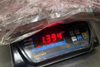 Bărbat de 21 de ani, prins la intrarea în țară cu peste 7 kilograme de canabis